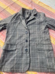 Plaid Blazer - Stylish & Chic
