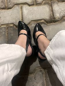 Chic Black Patent Slingback Heels