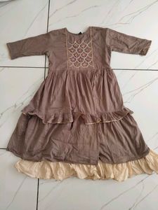 Elegant Embroidered Tiered Kurta