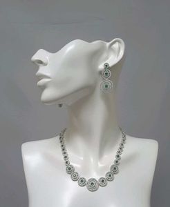 Elegant Emerald Jewelry Set