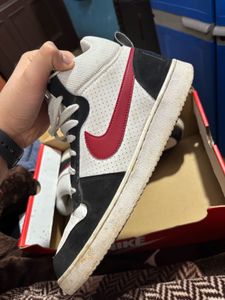 UK-10 Nike Men Borough Sneaker