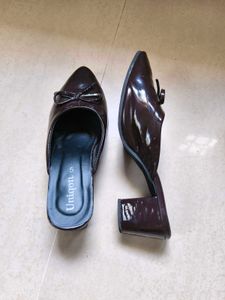 bow heels