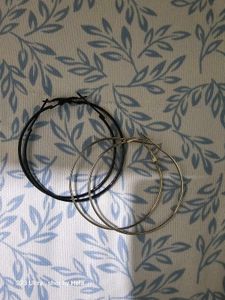 Hoop earrings black and silver (02)