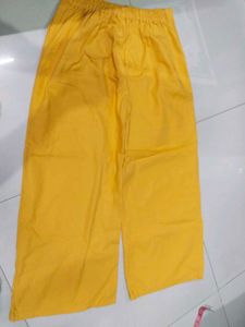 A casual yellow pant💛💛💛