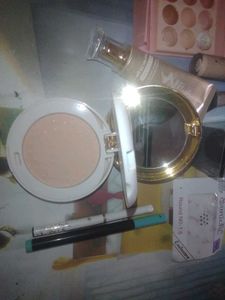 Makeup Palettes &amp; Essentials Bundle