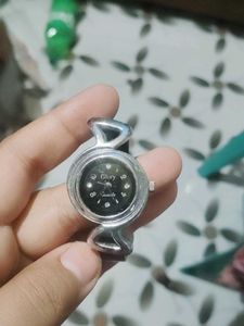 Glory Quartz Women's Watch