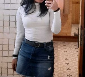 A White turtle Neck Top