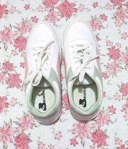 Women's White Stylish Casual Sneakers Shoes