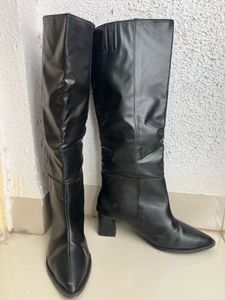 Chic Black Knee-High Boots
