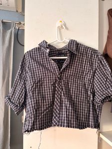 Chic Plaid Cropped Button-Up Shirt