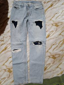 Light Wash Ripped Jeans