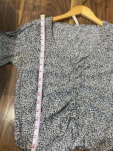 Chic Black &amp; White Ditsy Print Top