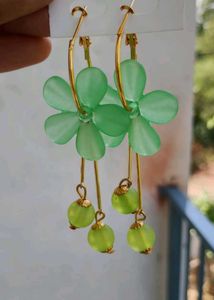 Charming Green Flower Dangle Earrings