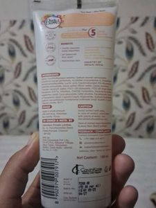 Buds &amp; Berries Moisturising Face Wash
