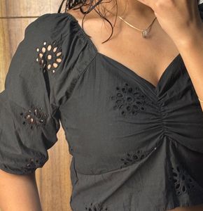 Chic Black Cropped Top