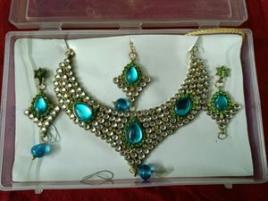 Necklace With Earings And Tikka
