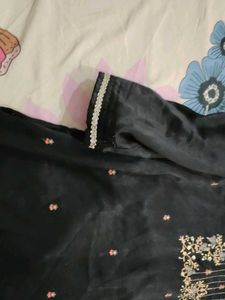Elegant Black Embroidered Kurta