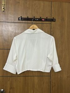 Chic White Cropped Zip-Up Top