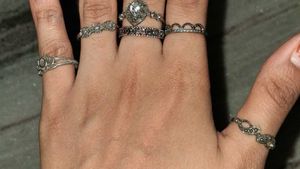 Elegant Ring Set of 7 rings