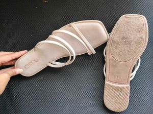 KISCO Strappy Flat Sandals