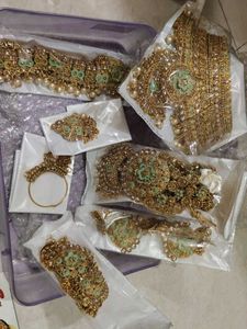 Exquisite Kundan & Pearl Bridal Jewellery Set