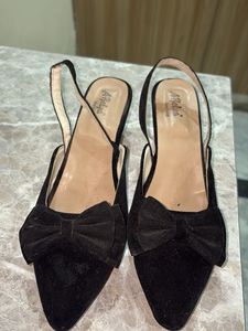 Chic Black Bow Slingback Heels