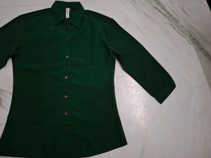 Chic Green Button-Up Blouse