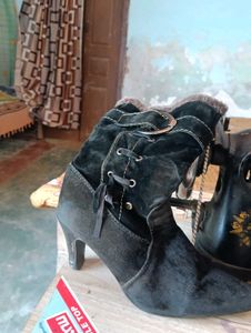 Black Velvett Boots