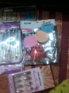 Glitter Eyeshadow &amp; Nail Art Set