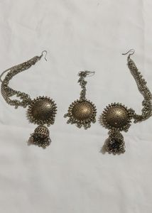 Earrings With Tika