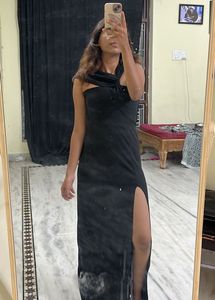 its a cute bodycorn type dress which suits for par
