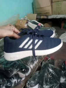 NEW NO USED SPORTS SHOES FOR MEN.