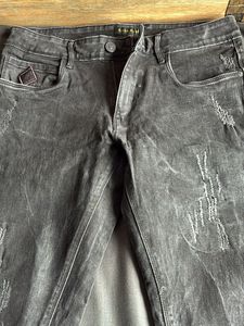 Men's Black Distressed Denim Jeans