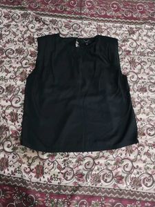Chic Black Sleeveless Top
