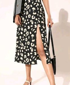 Brand new cut out style animal printed skirt