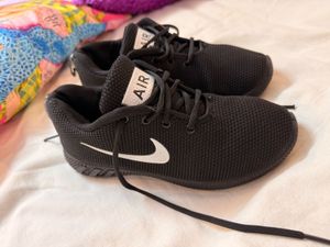 Nike Dupe black sneakers 🖤