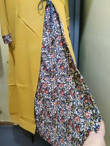 Beautiful Agrakha Pattern Kurti