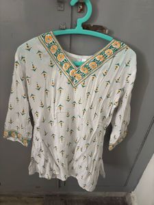 White Ethnic Kurta with Floral Print