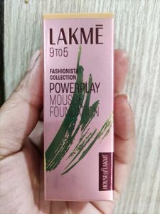 Lakme 9 to 5 Powerplay Mousse Foundation