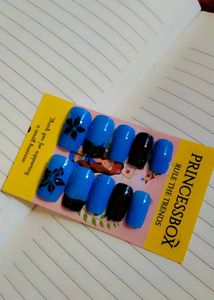 Press-On Nail Set (any one @99 + gift)