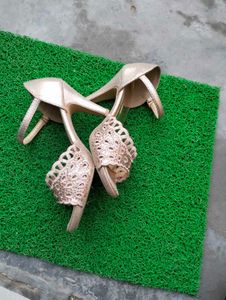 Golden Colour Beautiful Heel And Suit