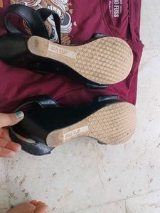Stylish Black Quilted Sandals and tshirts