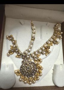 Exquisite Kundan manthapatti Maang Tikka