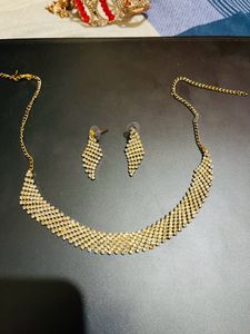 Beautiful Set Width Earrings New With Tag😍