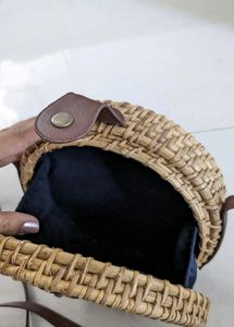 Diwaah Sling Bag