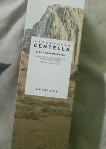 Madagascar Centella Light Cleansing Oil