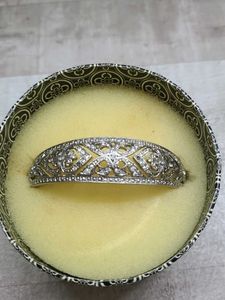 Elegant Bangle with Rhinestones