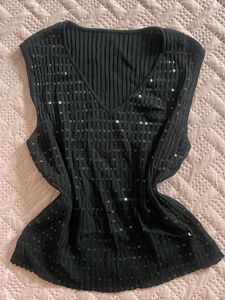 Sparkly Black V-Neck Sleeveless Top