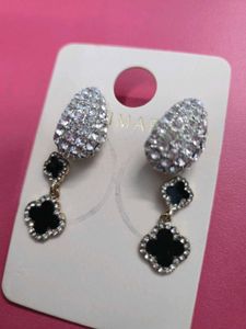 sale_Glamorous Clover Dangle Earrings