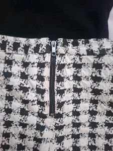 Chic Houndstooth Sheath skirt